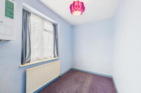 CAM01354G0-PR0480-STILL013
