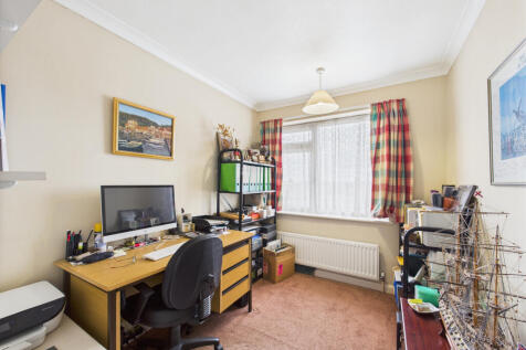 CAM01354G0-PR0562-STILL006