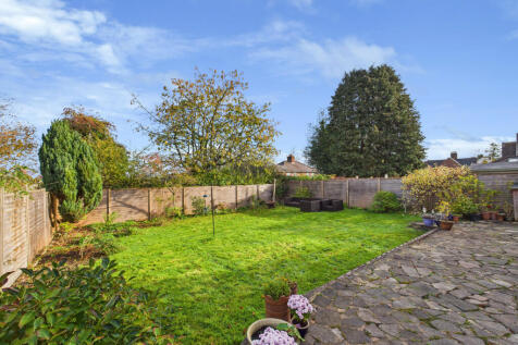 CAM01354G0-PR0612-STILL012