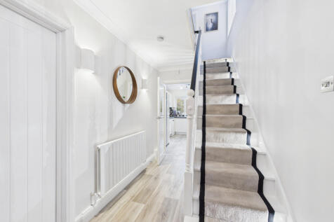 CAM01354G0-PR0611-STILL016