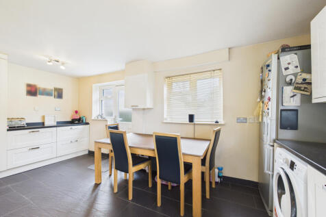 CAM01354G0-PR0613-STILL001