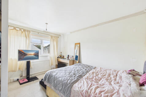 CAM01354G0-PR0613-STILL006