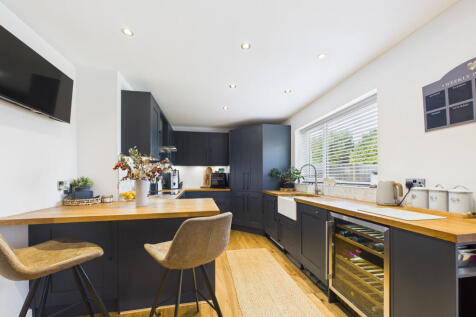 CAM02536G0-PR0024-STILL010