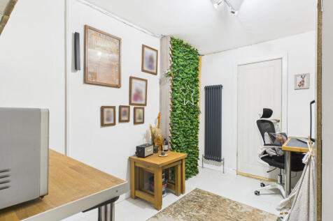 CAM02536G0-PR0024-STILL008