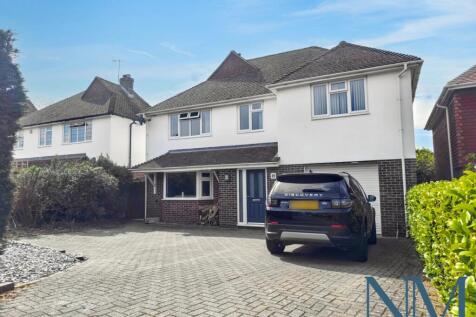 Spacious &amp; Versatile 5-Bedroom Family Home on Gar