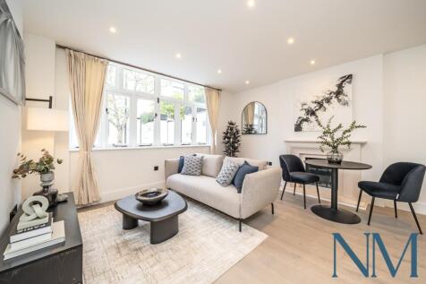 A Light Filled Gem in Kensington - Modern Two Bed