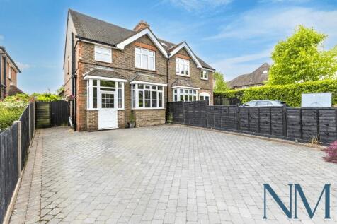 Three bedroom semi detached house, East Grinstead