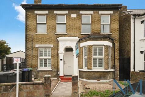 Newly Renovated Edwardian 3-Bed Ground Floor Apar