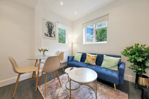 Modern 2-Bed Loft Apartment in Coulsdon | Near St