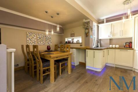 Lovely 2-Bed Flat for Sale in The Old Bakery, Cra