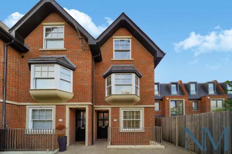 New Build 3 Bed, 2 Bath End of Terrace House with