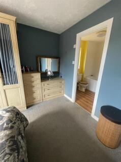 Main Bedroom into en-suite