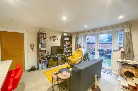Sitting/Dining Area