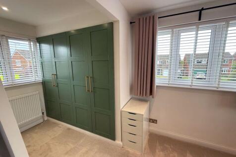 Walk in wardrobe 