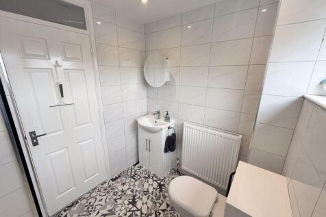 Family shower room