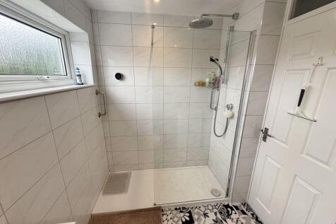Family shower room