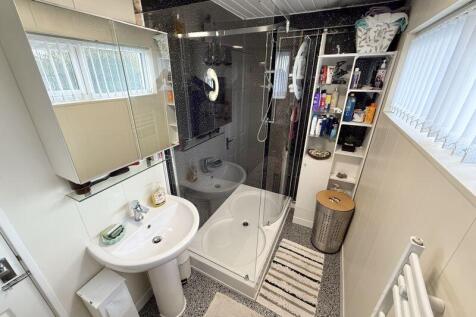 Family shower room