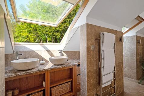 Principal Bathroom