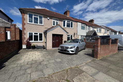 Waye Avenue, Hounslow, TW5 9SE