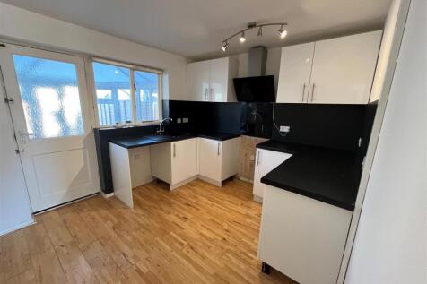 Kitchen 2.jpg