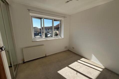 Front bedroom 1.jpg