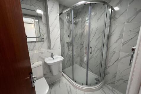 Bathroom 2.jpg