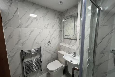 Bathroom 1.jpg