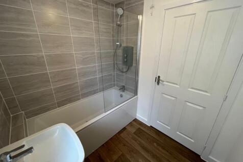 Bathroom (2).jpg