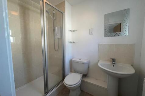 En-suite 2.jpg