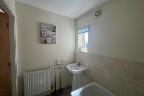 Bathroom 2.jpg