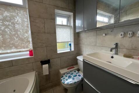 Bathroom 2.jpg