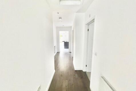 Hallway (2).jpg