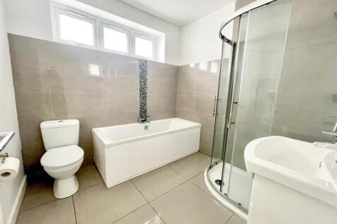 Bathroom (1).jpg