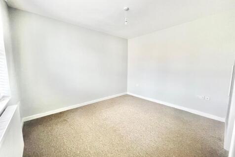Bedroom 1 (2).jpg