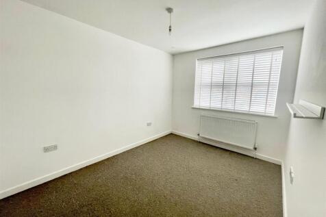 Bedroom 2 (1).jpg