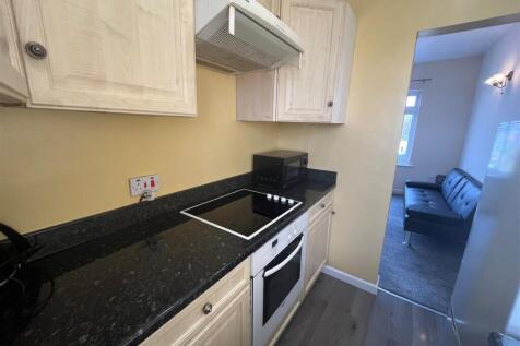 Kitchen 2.jpg