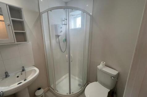 Bathroom 1.jpg