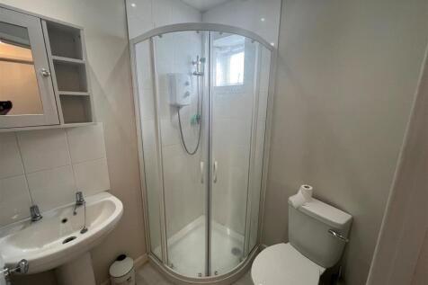 Bathroom 2.jpg