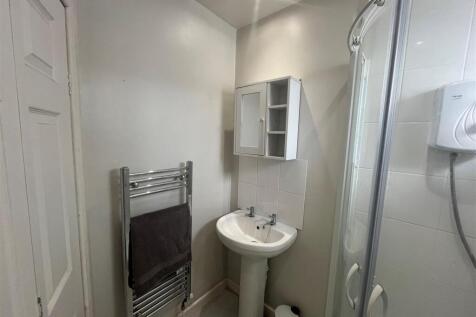 Bathroom 3.jpg