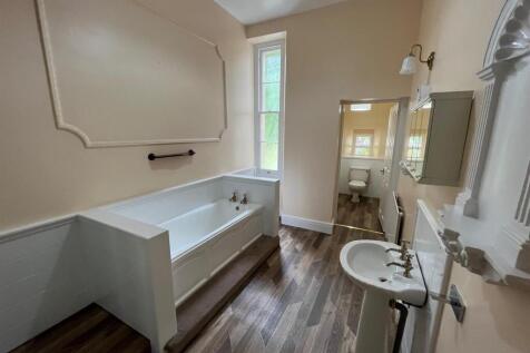 Bathroom (1).jpg
