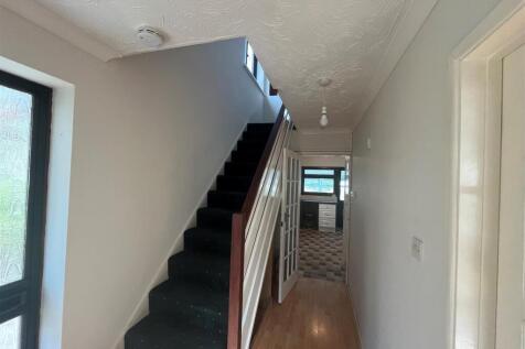 Hallway 1.jpg
