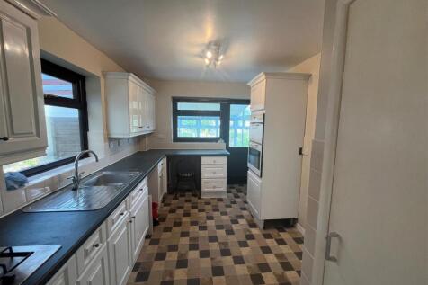 Kitchen 1.jpg