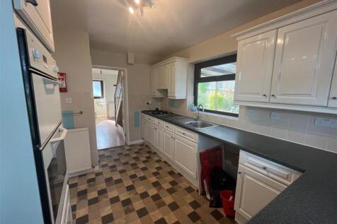 Kitchen 2.jpg