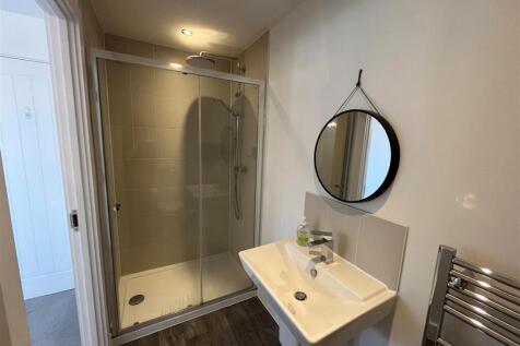 En-suite 2.jpg