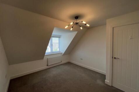 Bedroom 1.jpg