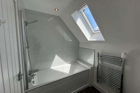 Bathroom 3.jpg