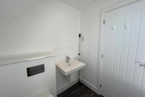 Bathroom 2.jpg
