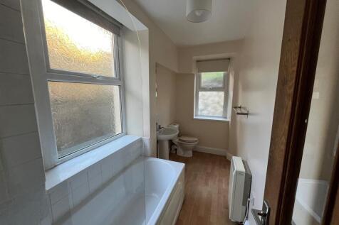Bathroom 1.jpg