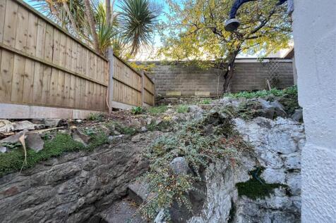 Garden area 1.jpg