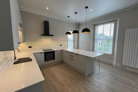Kitchen 2.jpg